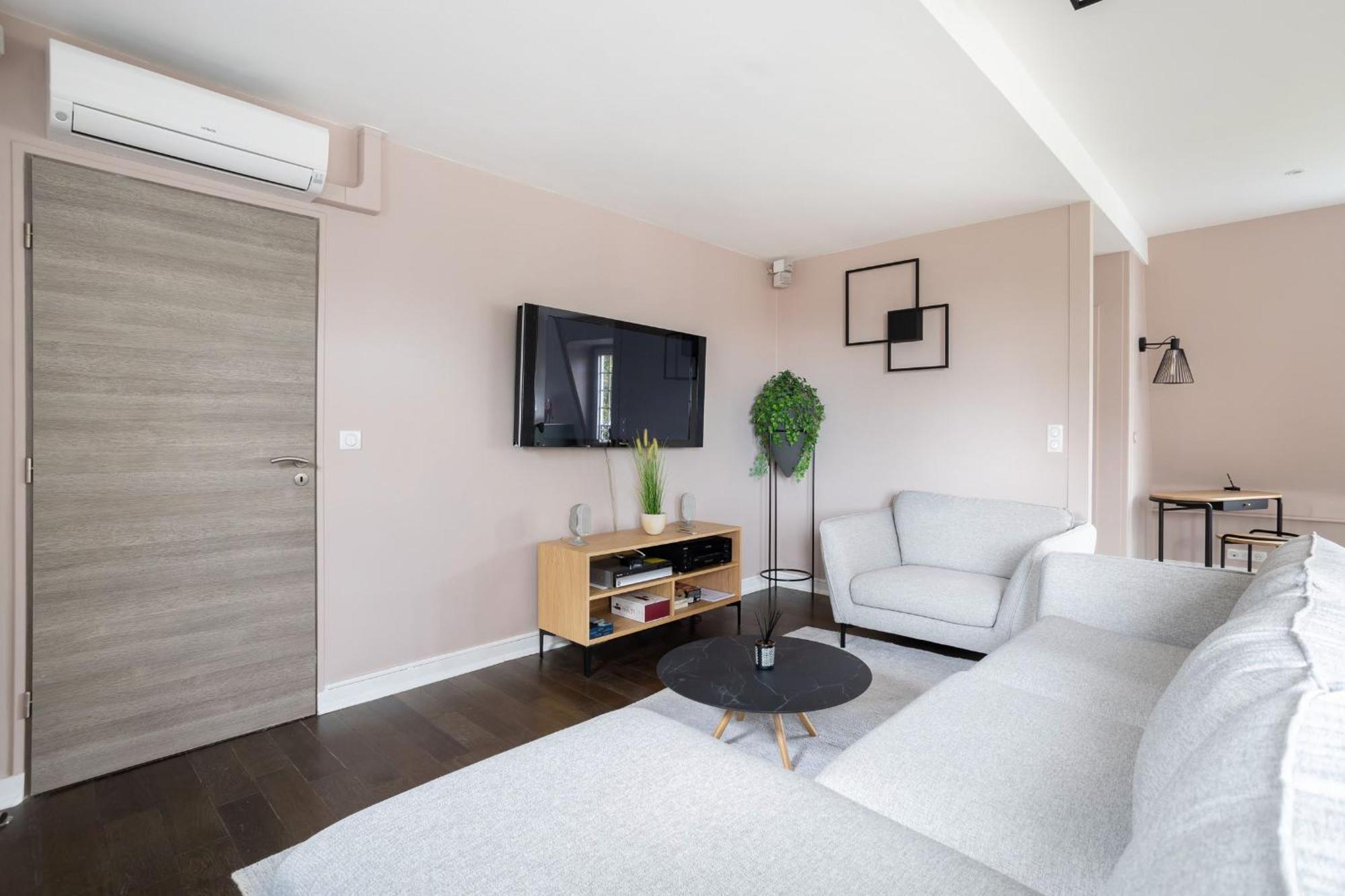 Appartement De 100M2 Dans Un Parc A 20 Mn Du Centre De Paris Garches المظهر الخارجي الصورة